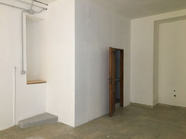 AFFITTASI LOCALE COMMERCIALE-55Mq-CANNA FUMARIA- 3 VETRINE- WC-PERUGIA CITTA' - Foto 5