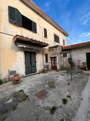 casa indipendente in vendita a Cascina in zona Navacchio