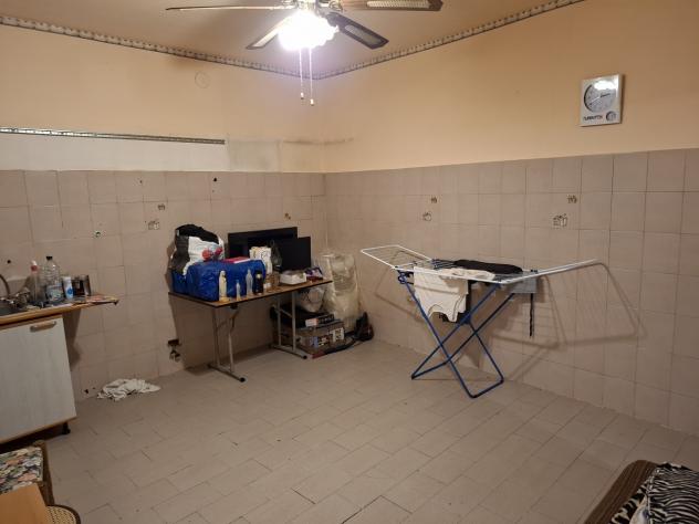 Casa abitabile o piccolo studio per per professionisti. L' immobile è in buono stato e subito abitabile composto al piano terra da un ingresso che fa - Foto 11