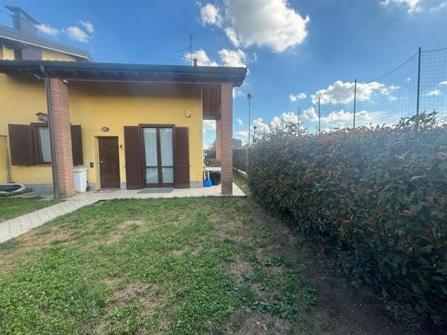 Villetta di testa con taverna, doppi servizi e doppio box - Foto 7