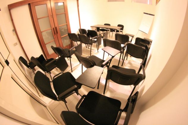 Locale arredato con parcheggio euro 299 mese - Foto 4