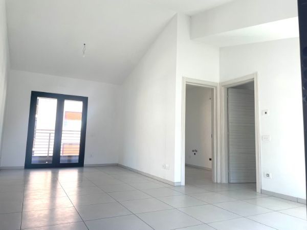 GRAVELLONA TOCE BELLISSIMO ATTICO TRILOCALE 2 CAMERE 2 BAGNO SALA CUCINA CANTINA - Foto 5