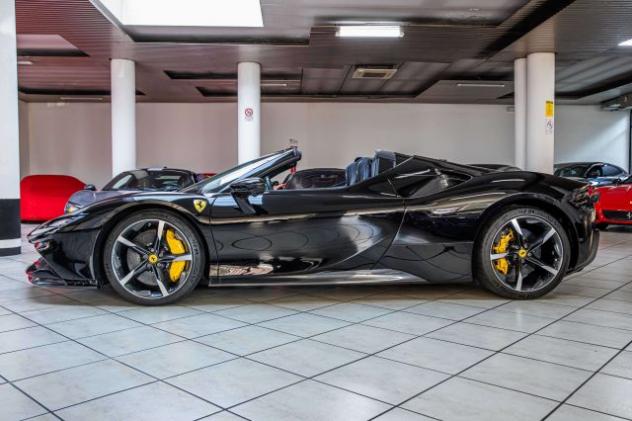 FERRARI SF90 Spider LIFT SYSTEM|CARBON+LEDS|FULL ADAS|20"|AFS| rif. 23965179 - Foto 4