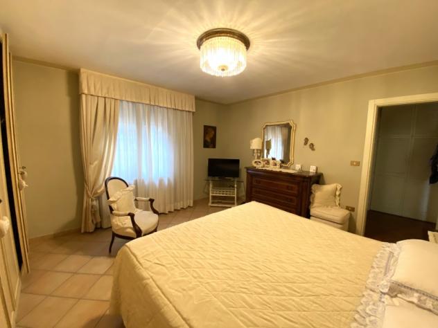 Villetta Indipendente con Giardino su 4 Lati – Ideale per Due Famiglie - Foto 9