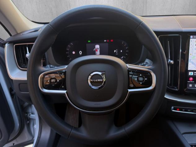 Volvo XC60 B4 D automatico Plus/ PROMO - Foto 10