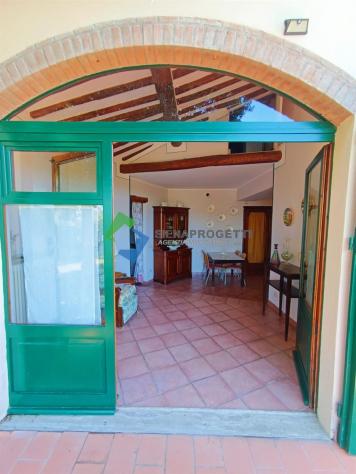 Bellissimo appartamento finemente ristrutturato con giardino privato in antica villa storica a Costafabbri, Siena. - Foto 2