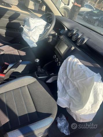 Vari pezzi di ricambio dacia duster - Foto 9