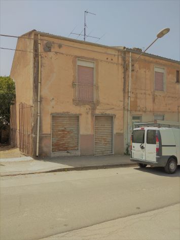 Villarosa (en) Via Trento, unità abitativa indip.te composta da 8 vani cat.li