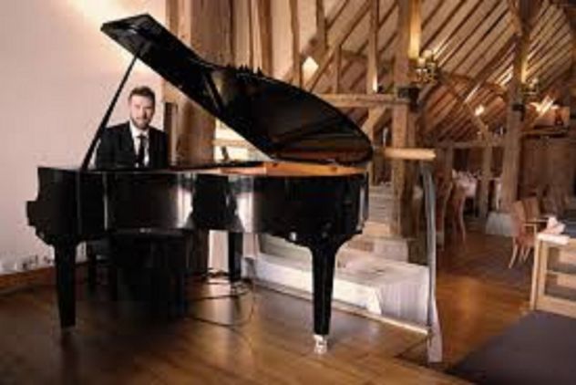 Pianista per musica soffondo, classica, romantica e swing a Venezia