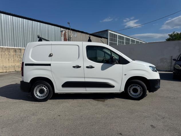 Toyota Proace City 1.5D 100 CV Active - Foto 6