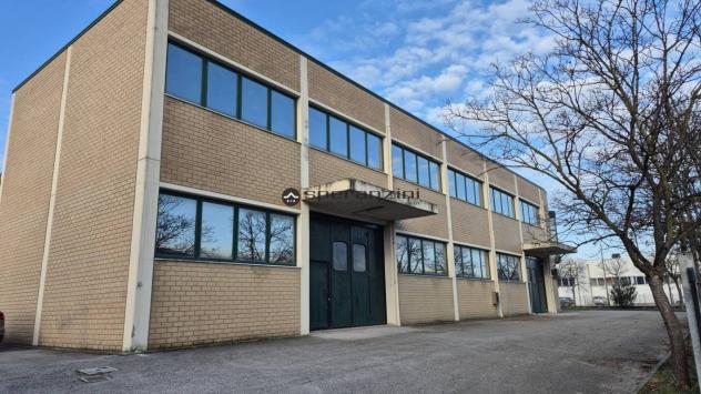 BELLOCCHI: Fano bellocchi vendita opificio industriale completamente indipendente
nel cuore pulsante della zona industriale di fano proponiamo in vend