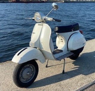 Noleggio Piaggio Vespa P150X 1979 senza frecce