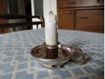 vecchia candela a pile con lampadina