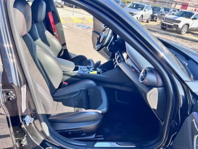 Alfa Romeo Giulia 2.9 T V6 AT8 Quadrifoglio - Foto 7