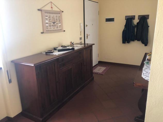 Lido di Camaiore, appartamento di 100mq, a circa 400 metri dal pontile, in ottimo stato e ben rifinito al 1° piano di 2 con POSTO AUTO. Ingresso in am - Foto 3