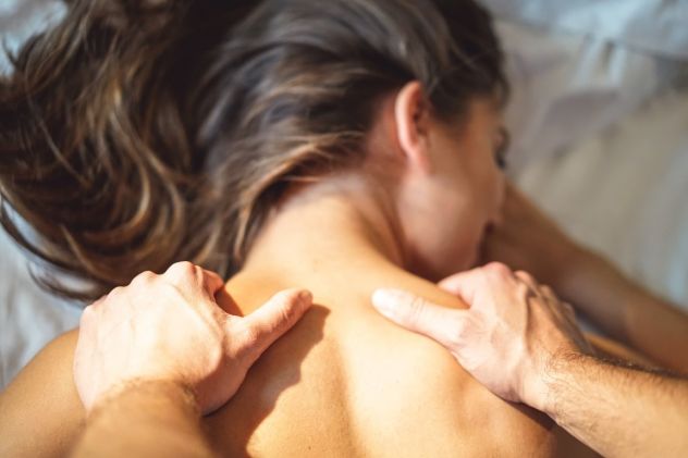 Massaggiatore a domicilio per sole donne Tel:3517284265