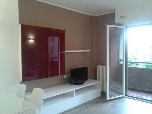 Trilocale con doppio balcone, ristrutturato e arredato - Foto 13