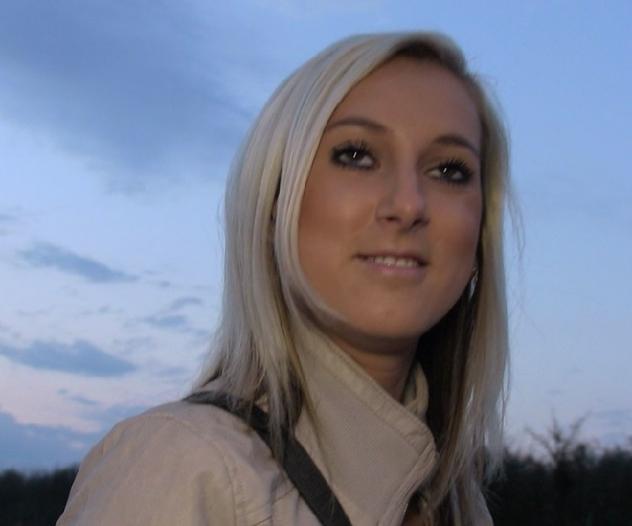 Donna di Livorno, 27 anni.  Fisico Normale Tel: