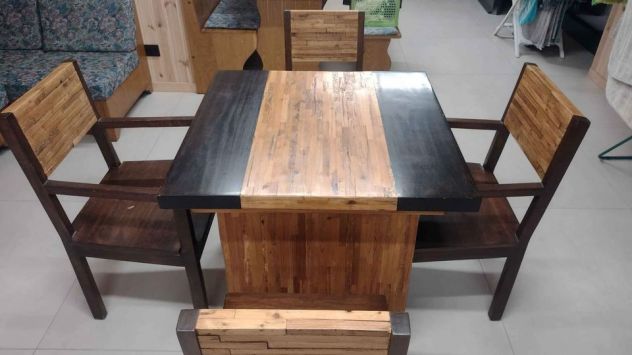 Vendo Tavolo Etnico 90x90 e 2 sedie standard e 2 sedie con braccioli