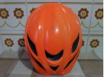 Caschetto colore arancione unisex per biciclette dimensioni taglia = 52 - 57 cm.