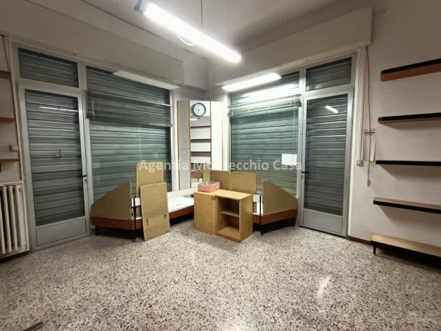 NEGOZIO CON 3 VETRINE NEL CENTRO DEL PAESE - Foto 2