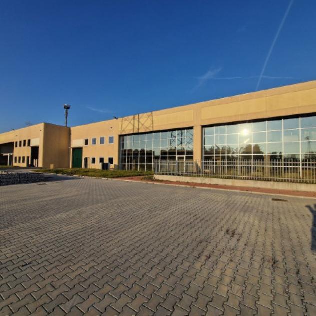 Immobile di 595 m² con 3 locali in affitto a Arese - Foto 2