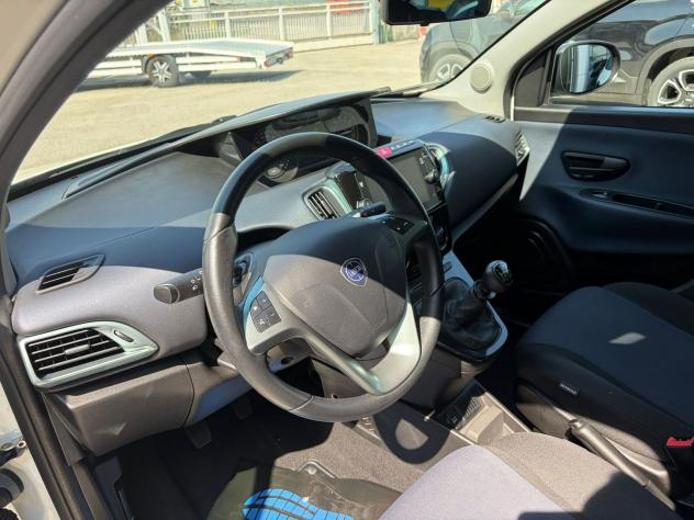 Lancia Ypsilon 1.0 FireFly 70cv Hybrid Gold Plus - Foto 8