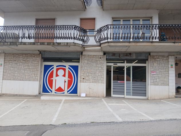 Locale commerciale in affitto a Lenola (LT)
