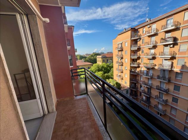 Stanza matrimoniale con balcone privato in Via Francesco Caracciolo 26, Milano, Italia - Foto 6