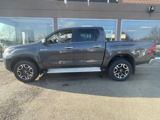 TOYOTA Hilux 2.4 D-4D A/T 4WD 4 porte Double Cab Executive rif. 23499950