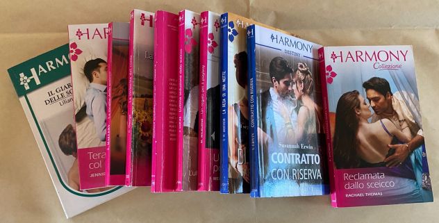 Libri Harmony vari nr.10 vari generi come da foto indicativa