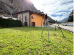 Ampio commerciale con giardino privato e box