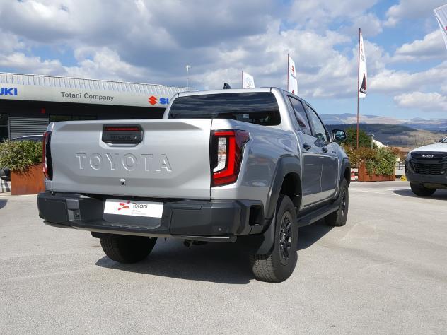 Toyota Hilux 2.8 D-4D 48V 204 CV A/T 4WD DC Mild Hybrid ICON - Foto 6