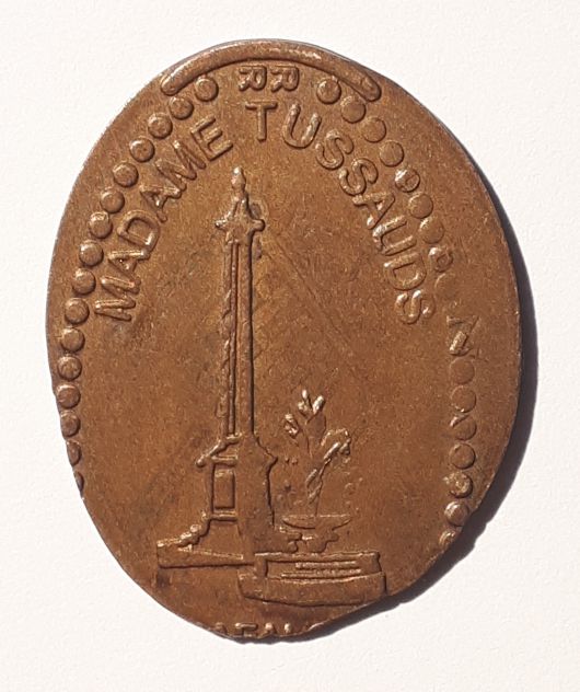 Medaglia commemorativa per il busto di ELISABETTA II^, Museo Madame Tussauds Lon - Foto 3