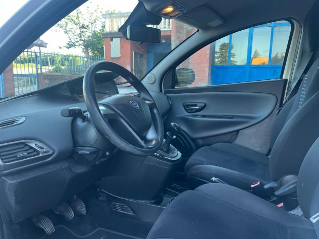 Lancia Ypsilon 1.2 69 CV 5 P Gold-km104000- - Foto 9