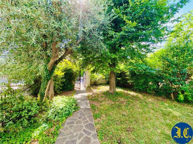 V005493 - AMPIA PORZIONE DI BIFAMILIARE CON GIARDINO, TAVERNA E MANSARDA - Foto 8