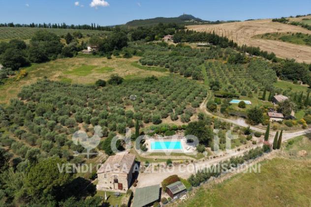 Rustico / Casale di 160 m² con più di 5 locali e posto auto in vendita a Pienza - Foto 3
