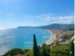 Attico panoramico con terrazza vista mare – Alassio