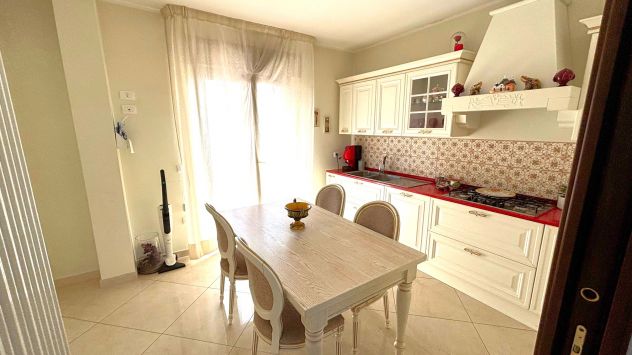 VILLA CON CORTILE IN PIENO CENTRO - MONDRAGONE - Rif.V3164 - Foto 8