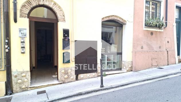 Piccolo negozio gia' locato con vetrina. - Foto 2