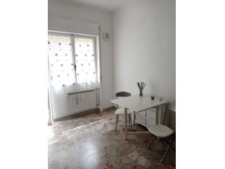 OSTIA MONOLOCALE ARREDATO CON BALCONE