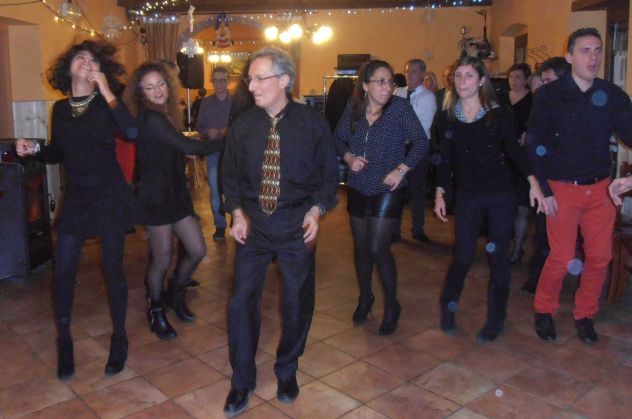 CANTANTE SERIO E PROFESSIONALE SI PROPONE PER EVENTI - Foto 4