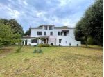 Adiacenze centro commerciale "Le Terrazze": VILLA SINGOLA in discreto stato &hellip;
