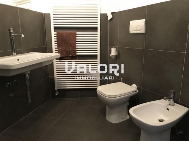 INCANTEVOLE TERRA-CIELO RISTRUTTURATA CON CORTE PRIVATA E GARAGE - Foto 19