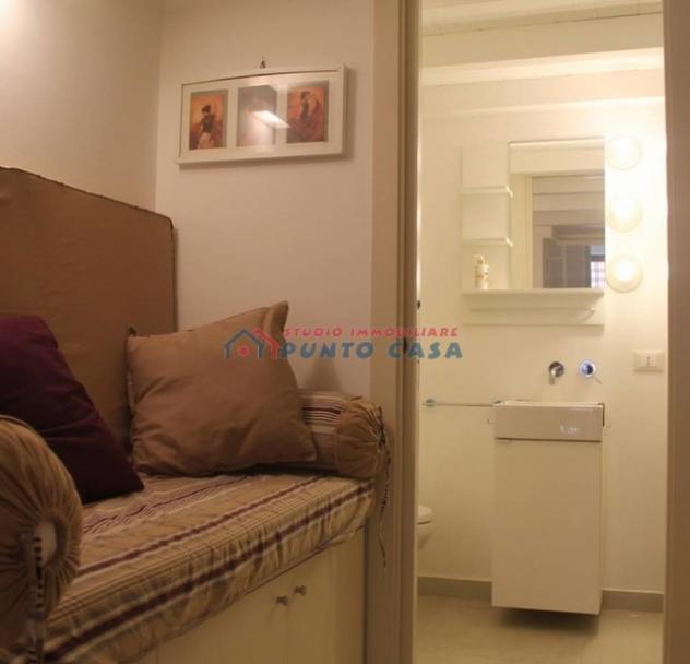 CENTRO STORICO – Via Carolina – Monolocale arredato al piano terra, 20 mq ca. + soppalco. Ottime condizioni. Euro 300 CL G - Foto 10