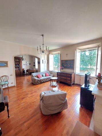 Appartamento in affitto a Lucca 190 mq Rif: 1425864