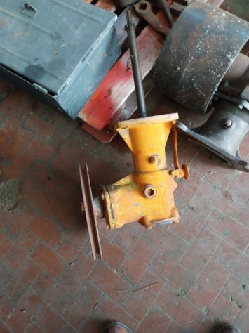 presa di forza con puleggia x la trebbia x fiat 211-215-241-ecc....