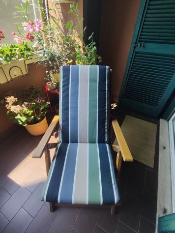 Poltrona pieghevole in legno con cuscino (Ikea) - Foto 3