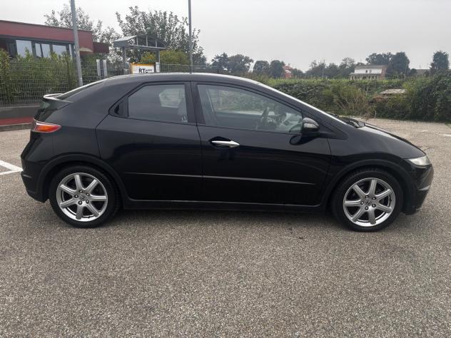 Honda Civic 1.8 i-VTEC 5p. Exec. LH i-P i-Sh AUTOMATICA - Foto 4