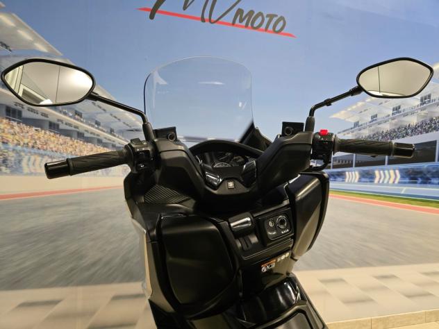Suzuki Burgman 400 02/2023 - Km 18400 - Foto 10